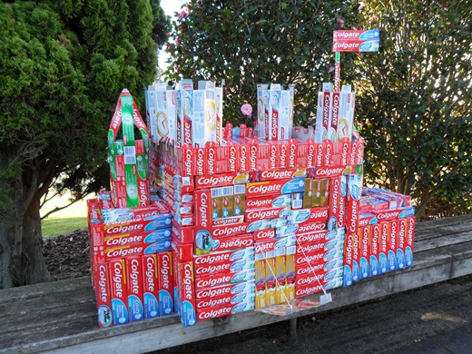 brinquedo colgate 