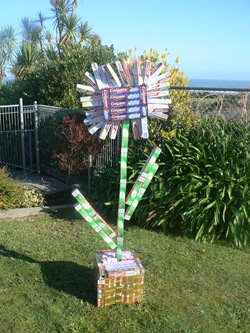 brinquedo colgate 